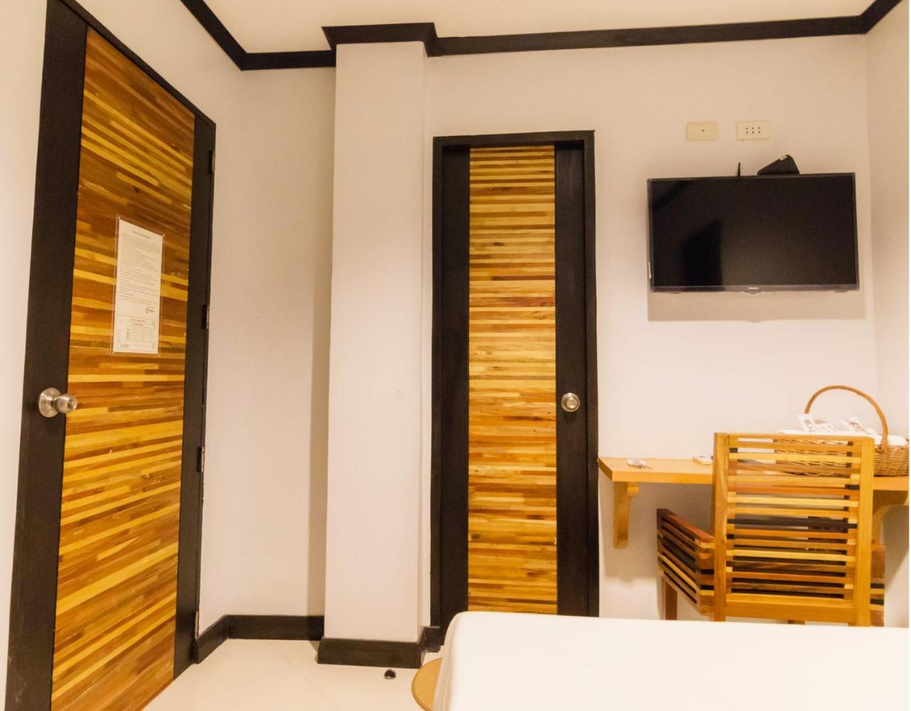 Mahogany Tourist Inn Bacolod Ngoại thất bức ảnh